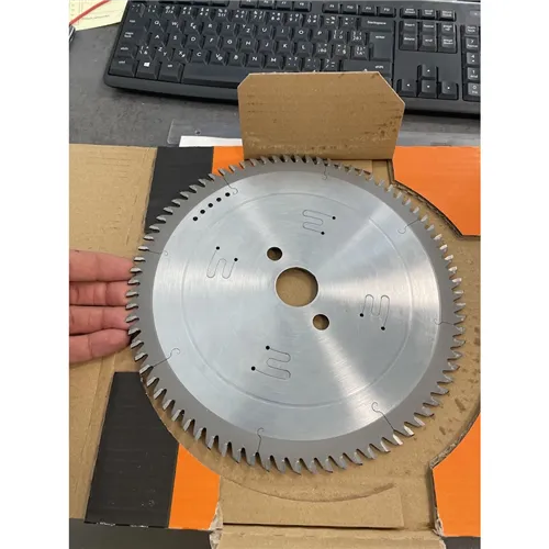 CMT XTreme Saw Blade for Non-ferrous Metal and Plastic - D250x3,2 d32 Z80 HW (Unpacked)