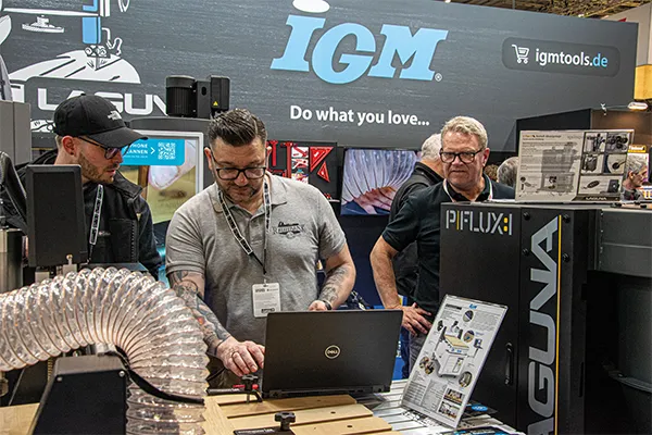 Ronny Wohlfarth presenting the IGM i2R CNC router and the Laguna PFlux1 dust extractor