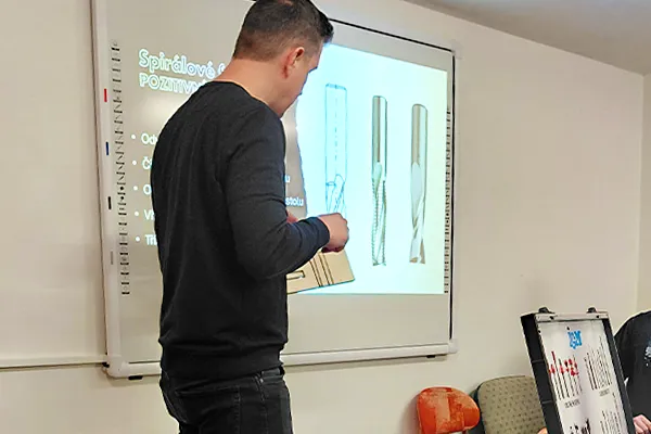 Lecture on spiral router bits